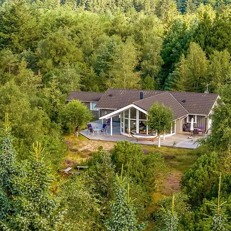 Guri - 600m To The Fjord By Interhome